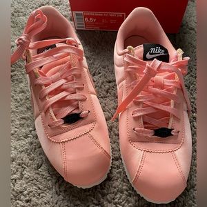 Nike Cortez Basic
Valentine's Day Bleached Coral (2019) (GS) 6.5Y